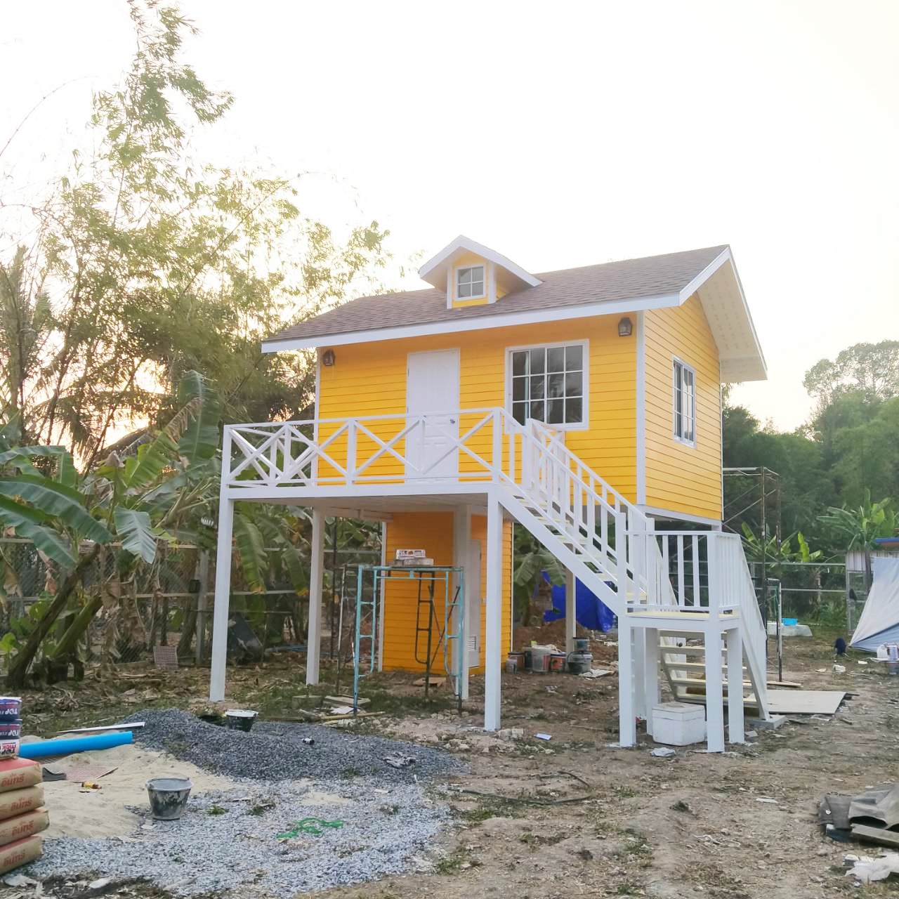 บ้านน็อคดาวน์เป็นโครงสร้างเหล็ก ขนาด 4*6 เมตร สูง 2.4 เมตร