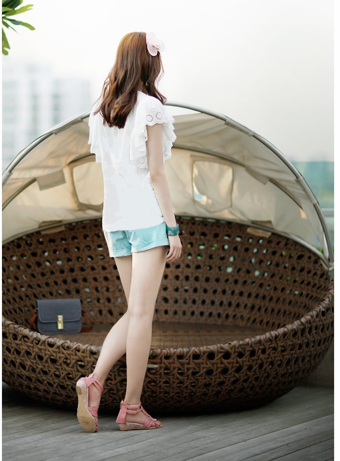 **หมดค่ะ**เสื้อผ้าฝ้ายสีขาว ปักฉลุลายที่ตัวเสื้อ คอกลมแขนปีกค้างคาวสวยเหมือนแบบ 100%ค่ะ