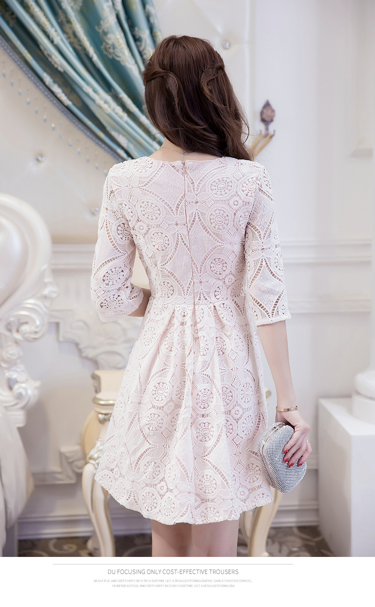 **หมดค่ะ**เดรสผ้าลูกไม้ถักสุดสวยสีชมพูอ่อน แขนยาวสี่ส่วน เดรสเข้ารูปช่วงเอว กระโปรงทรงเอ มีซิบด้านหลังลำตัว มีซับใน สวยมากๆๆค่ะ