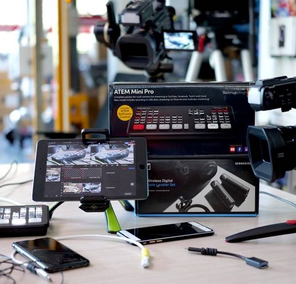 ATEM MINI Pro 4 HDMI input 1 Live Streaming + 2 Multiview + 3. วิดีโอที่บันทึกเข้า USB C SSD