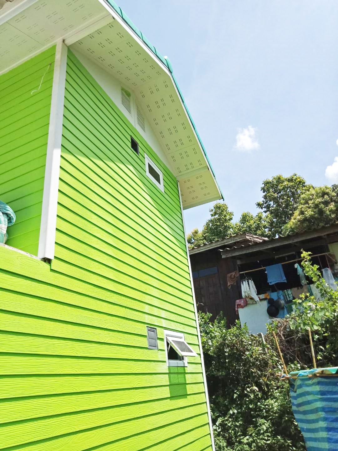 บ้านน็อคดาวน์ 2 ชั้น ขนาด ที่ 4*6 เมตร พื้นใที่ช้สวย และระเบียงทั้งชั่นบนแล้วชั้นล่าง