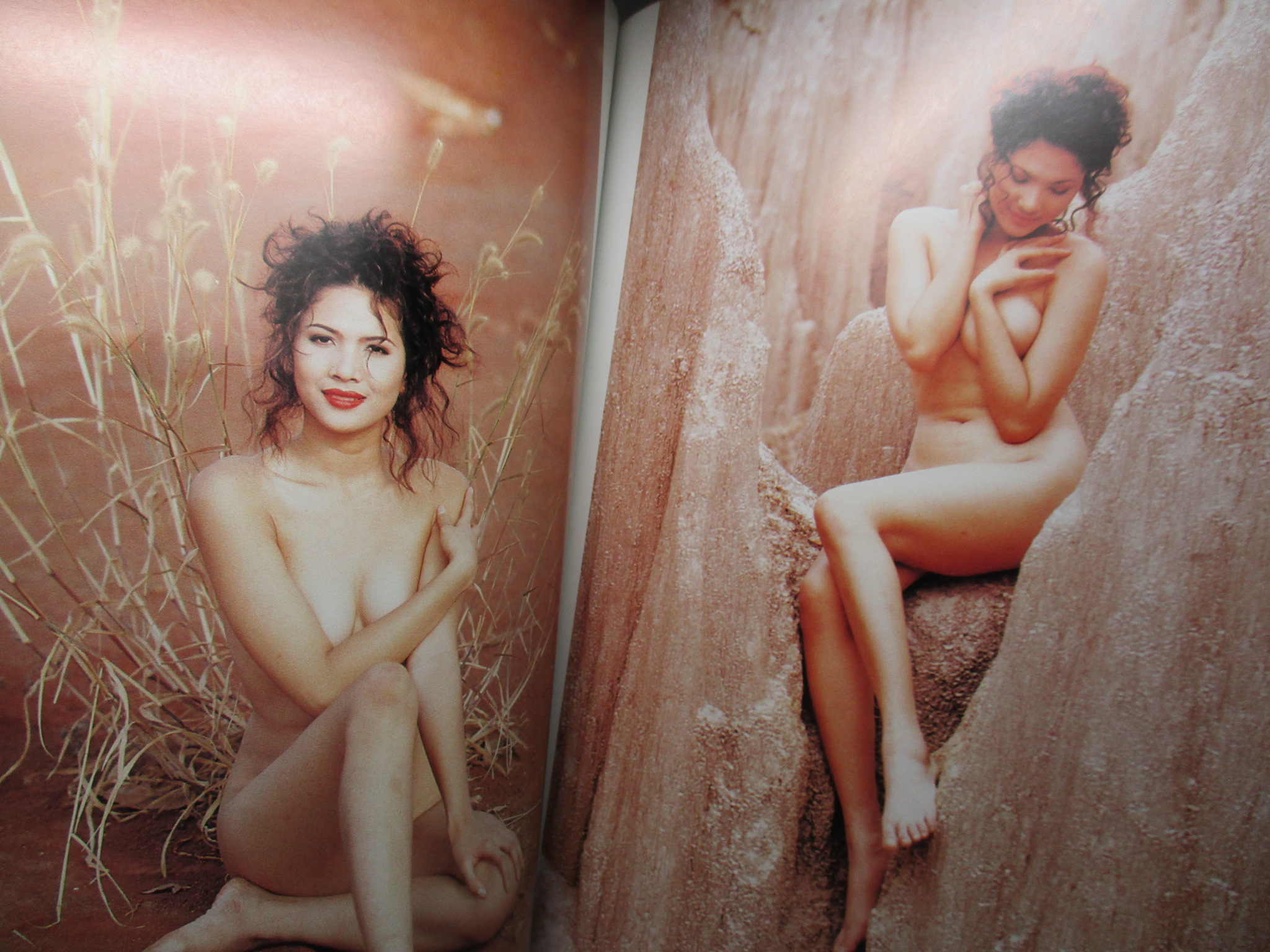 TWINS PHOTO ALBUM SPECIAL COVER GIRL JINA BOONSITA & PIYATIDA PITADAMRONG