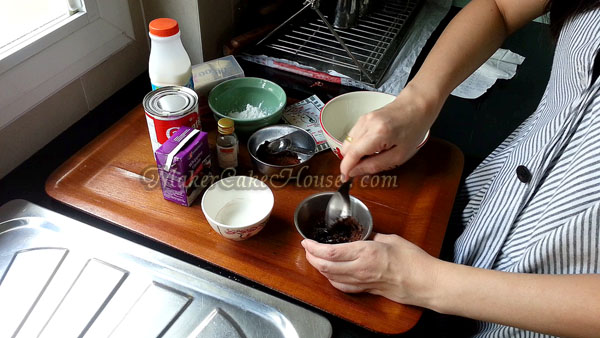 การเตรียมโกโก้เพสต์สำหรับทำฟัดจ์มอคค่า
