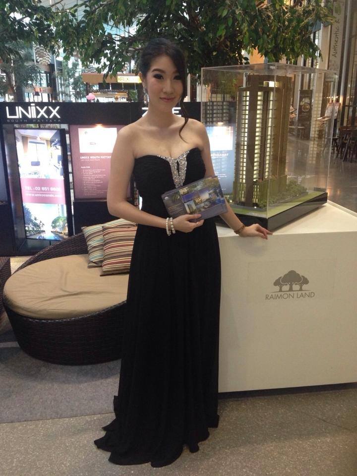 เช่าชุดราตรียาวสีดำ สวยๆให้เช่า 500 บาท