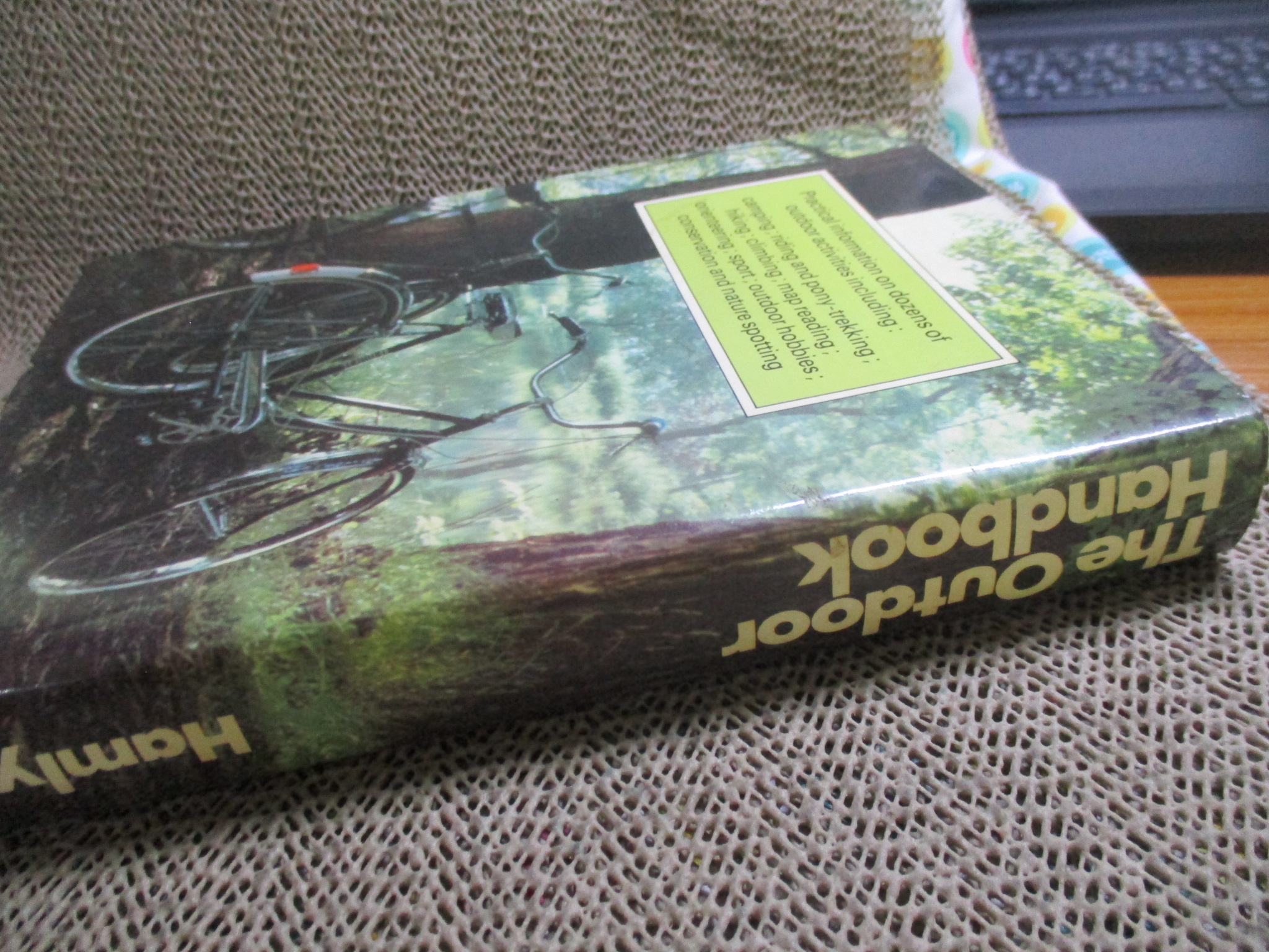 The Outdoor Handbook by Anon (Hardcover) / HAMLYN