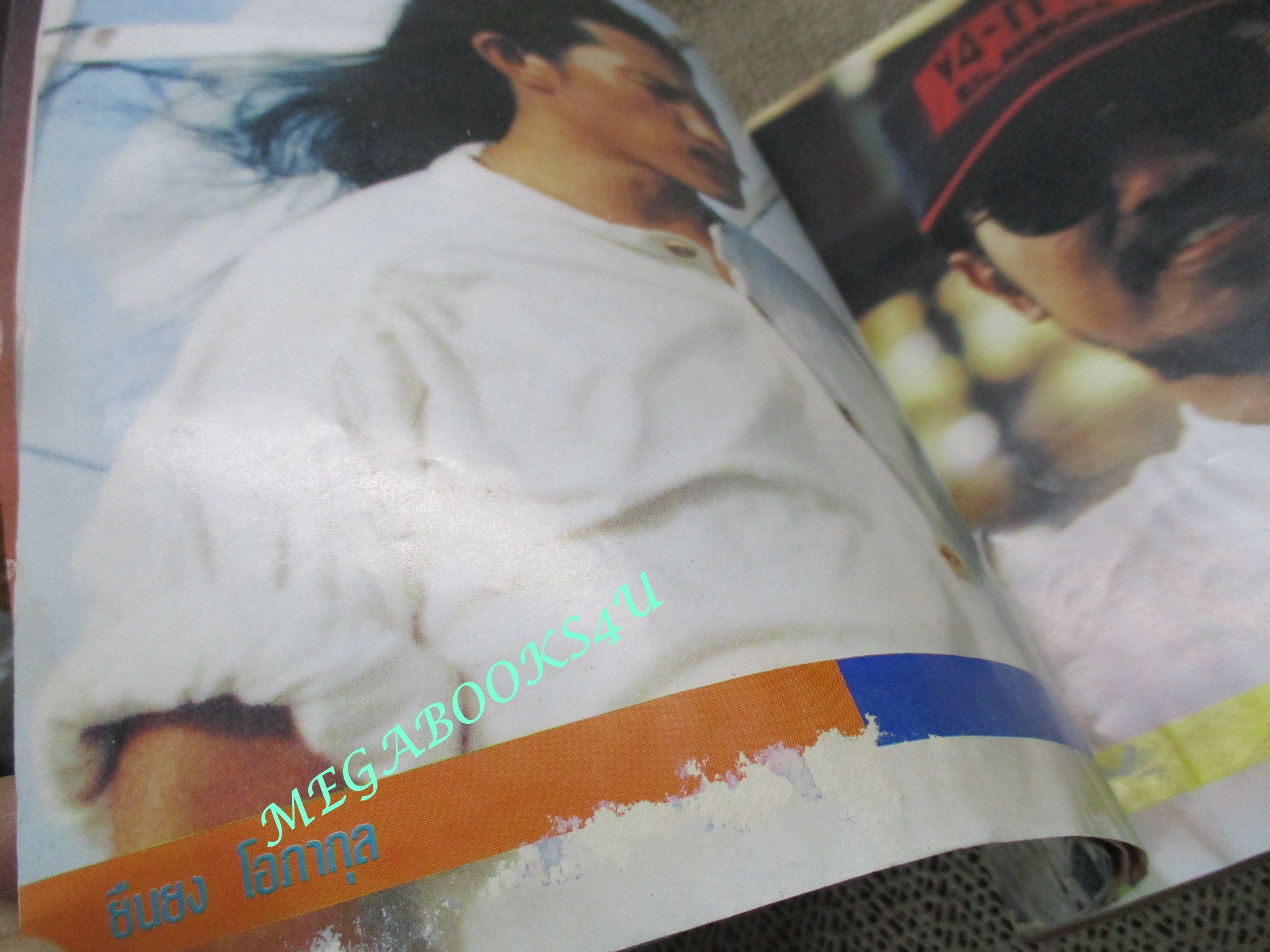 หนังสือเพลงพร้อมคอร์ดกีตาร์ รวมอัลบั้มสตริงฮิต ฉบับที่01 ปี2535 มีรูป แอ็ด คาราบาว เล็ก คาราบาว ปู พงษ์สิทธิ์ สภาพปานกลาง กระดาษมีร่องรอยติดกันถลอก เปิดได้ทุกหน้า