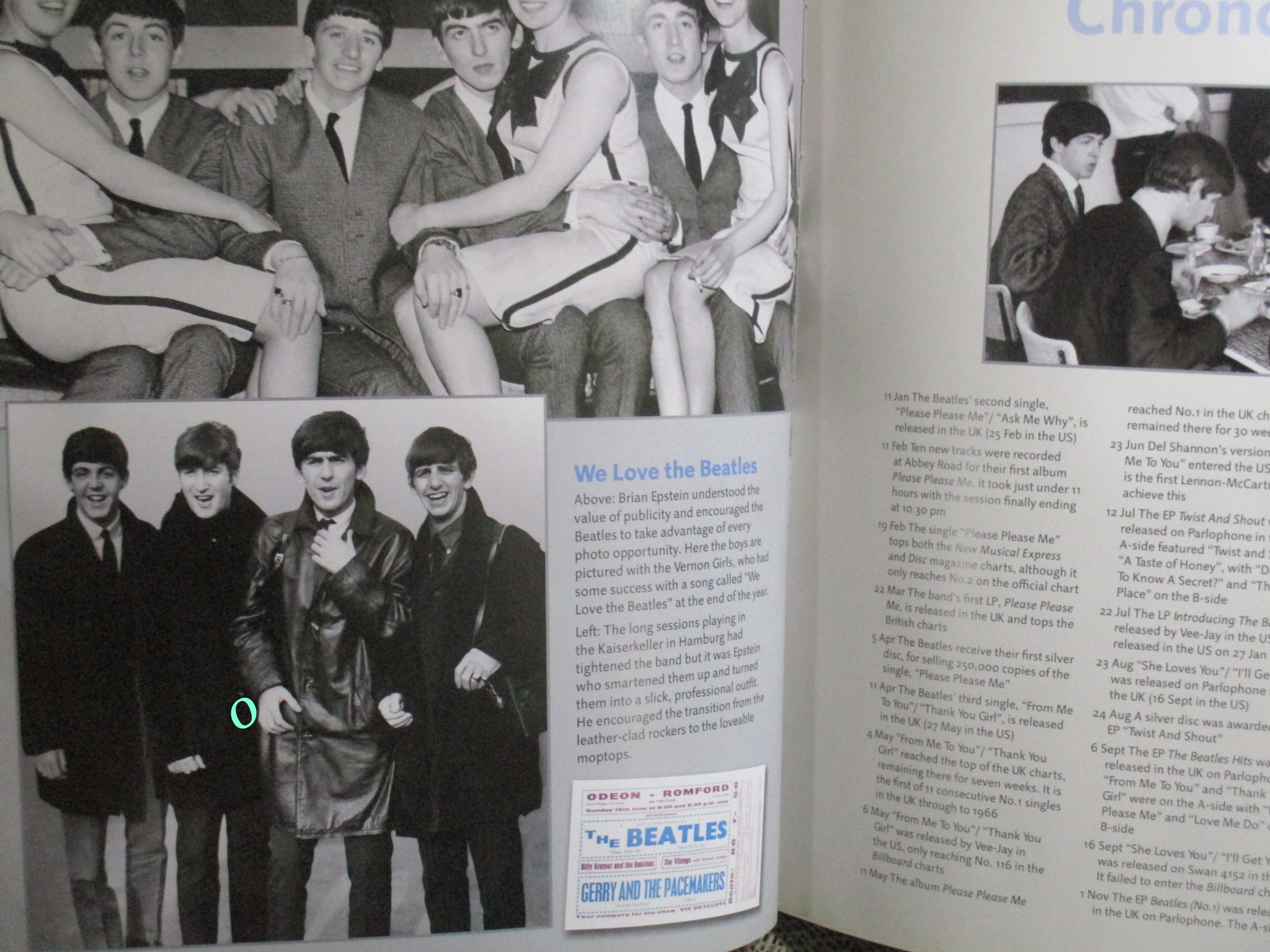 หนังสือประวัติ วงเดอะบีเทิลส์ THE BEATLES ARE COMING + CD