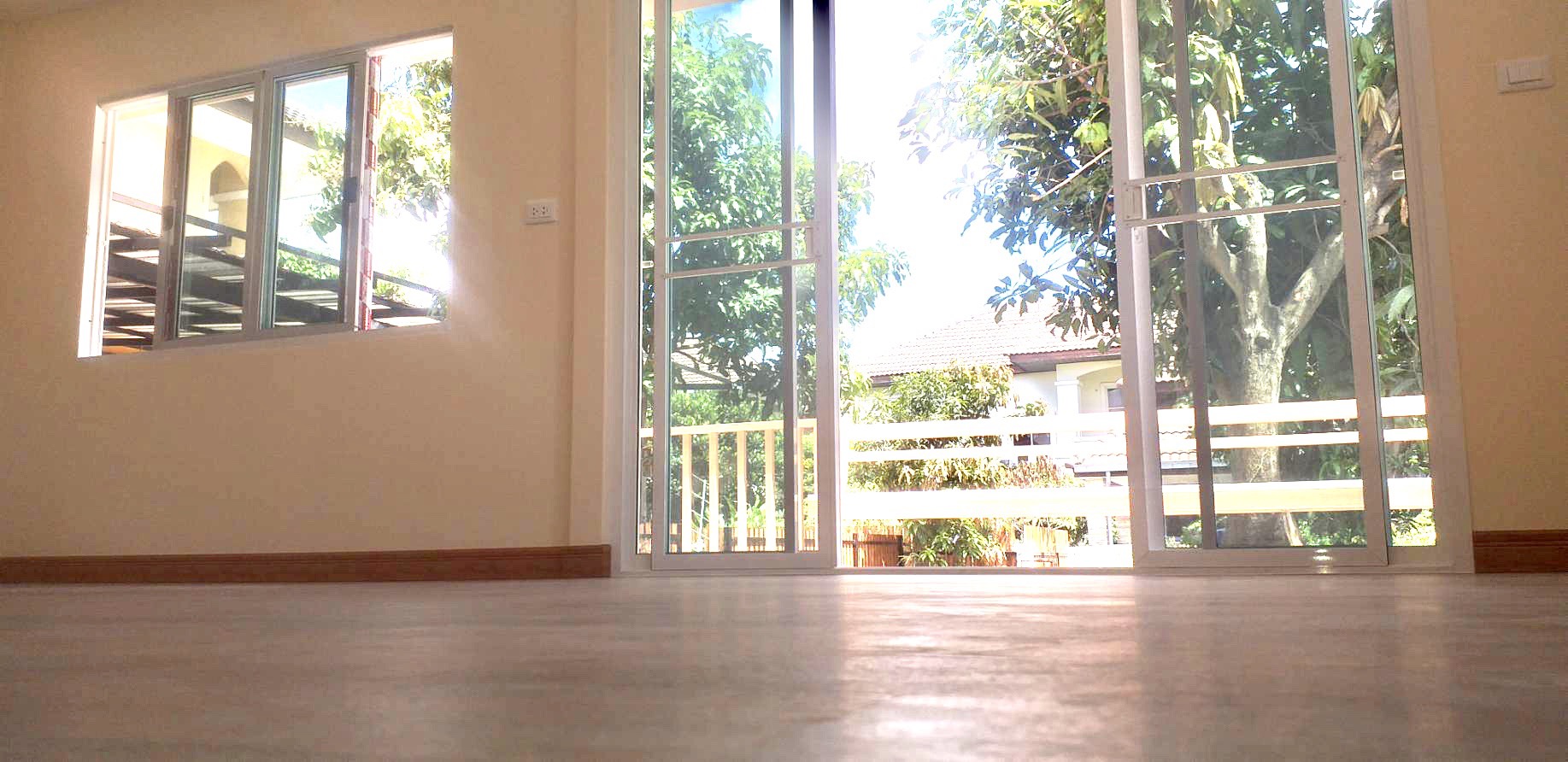 บ้านน็อคดาวน์ ทรงปั่นหยา ขนาด 4*6 เมตร พร้อมระเบียง 2*3 เมตร ชุดประตูสไลด์