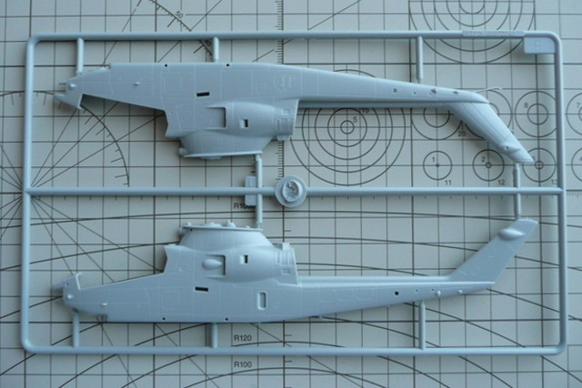1/72 AH-1S Cobra Attack Helicopter