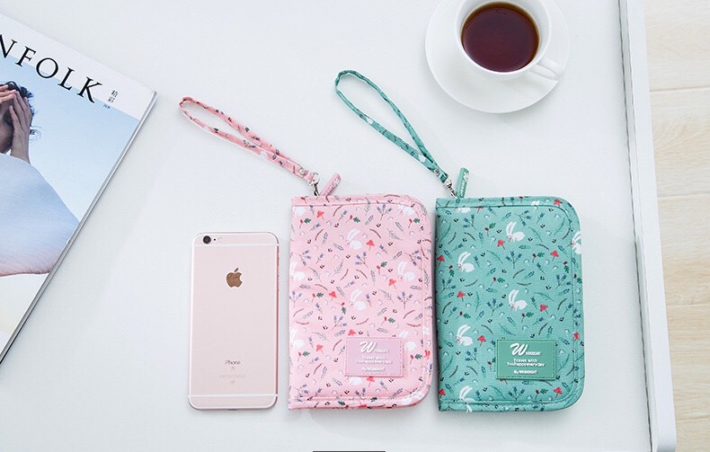 พร้อมส่ง Weekeight Travel With Youhappy everyday กระเป๋าใส่บัตรและพาสปอร์ต กระเป๋าใส่เอกสารเดินทาง ลายดอกไม้ 4 สี สี่ลาย