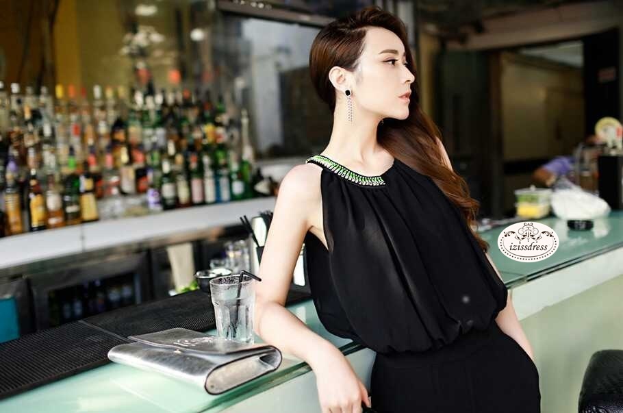 ***หมดค่ะ***จั๊มสูทกางเกงผ้าชีฟองสีดำ ปักเลื่อมช่วงคอ ดีไซน์เก๋ จะใส่ออกงาน หรือไปเที่ยวในวันหยุด ก็สวย chic ได้ตลอดจร้า