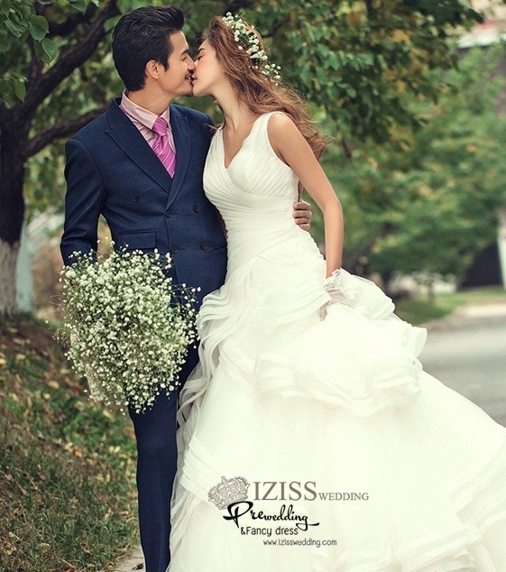 **พรีออเดอร์** PW096 ชุดถ่ายพรีเว็ดดิ้ง (pre wedding dress) ชุดแต่งงานชายหญิง "ธีมสีขาว"