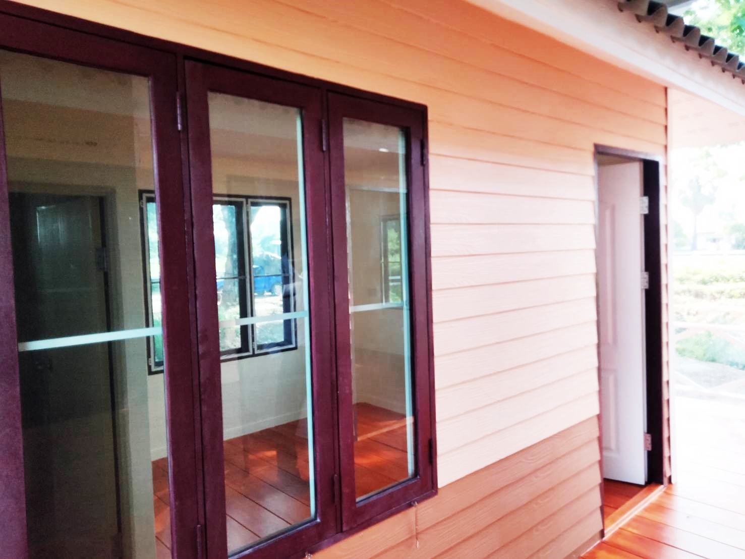 บ้านน็อคดาวน์ ขนาด 4*6 และ 3*4 พร้อมระเบียงกลางบ้าน