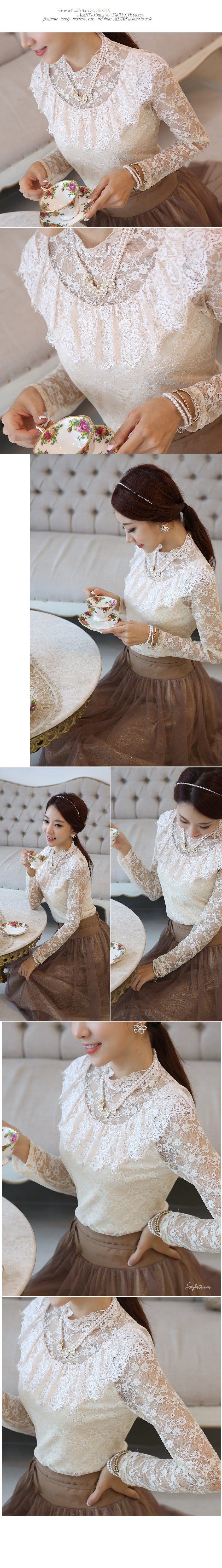 ***หมดค่ะ มีจำนวนจำกัดค่ะ***เสื้อผ้าลูกไม้สีขาวตกแต่งระบายลูกไม้รอบคอ แขนยาว สวยหวานมากๆค่ะ