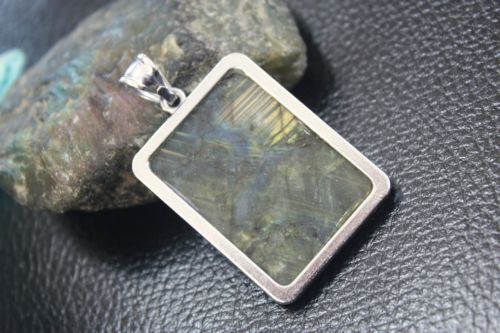 ลาบาโดไลท์ ( Labradorite )