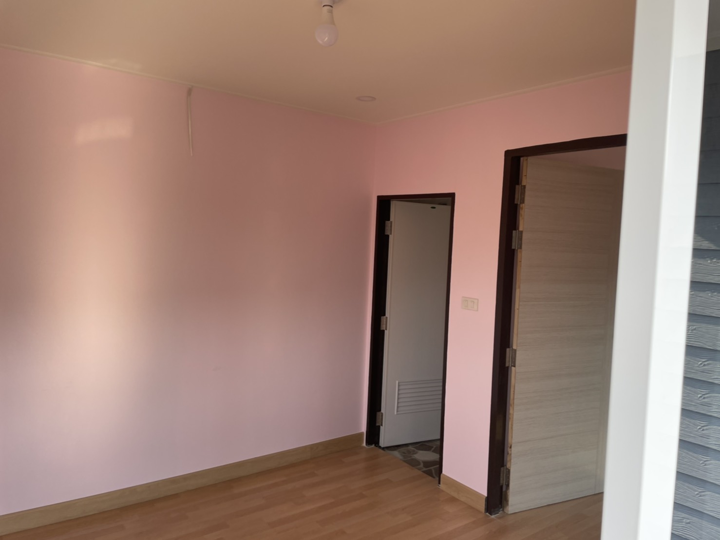 บ้านน็อคดาวน์ ขนาด 4*6 เมตร พร้อมระเบียง 2*3 เมตร 1 ห้องนอน 1ห้องน้ำ 1ห้องโถง