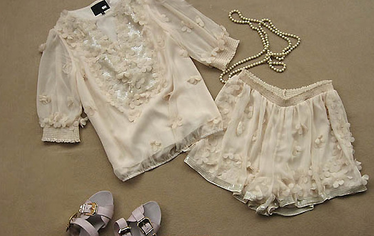 **พร้อมส่ง**เดรสชีฟองสีเบจประดับด้วยเลื่อม+ดอกไม้เข้าชุด (แยกเป็นเสื้อ-กางเกง)