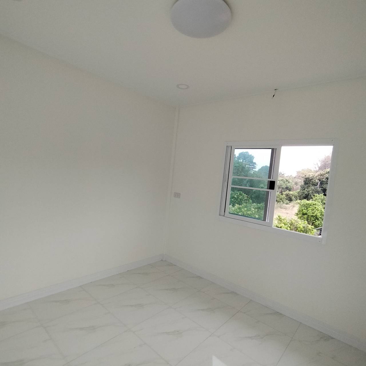 บ้านน็อคดาวน์ ขนาด 4*6 เมตร และมีครัวต่อด้านข้าง ขนาด 3*2 เมตร