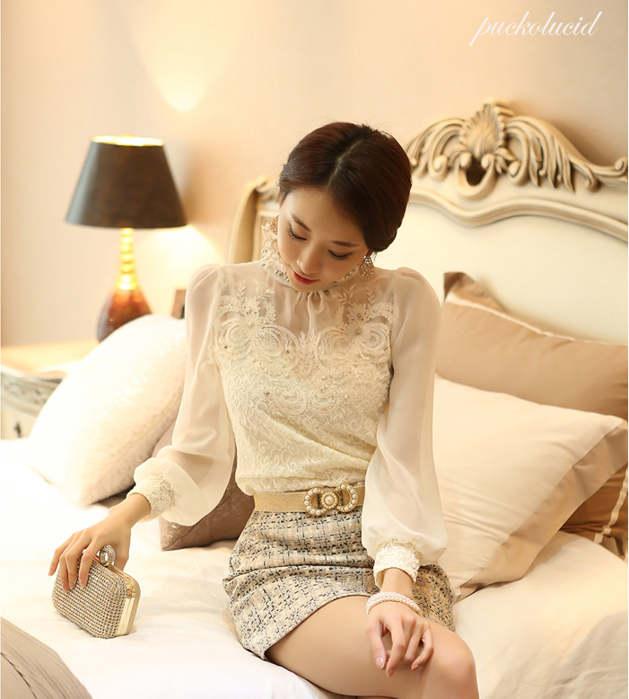 **หมดค่ะ**เสื้อใส่ทำงานผ้าชีฟองสีขาวแขนยาว คอตั้งมีระบายติดลูกปัดสีเงินผสมมุก ดีเทลตกแต่งช่วงอกด้วยแถบลูกไม้สีขาว สวยคุณภาพดีเหมือนแบบค่ะ