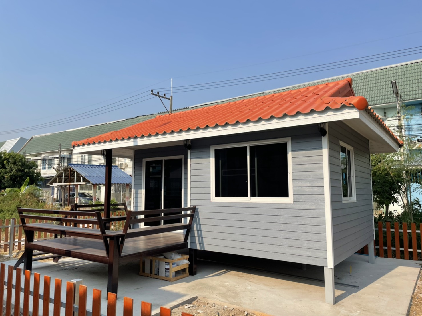 บ้านน็อคดาวน์ ขนาด 4*6 เมตร พร้อมระเบียง 2*3 เมตร 1 ห้องนอน 1ห้องน้ำ 1ห้องโถง