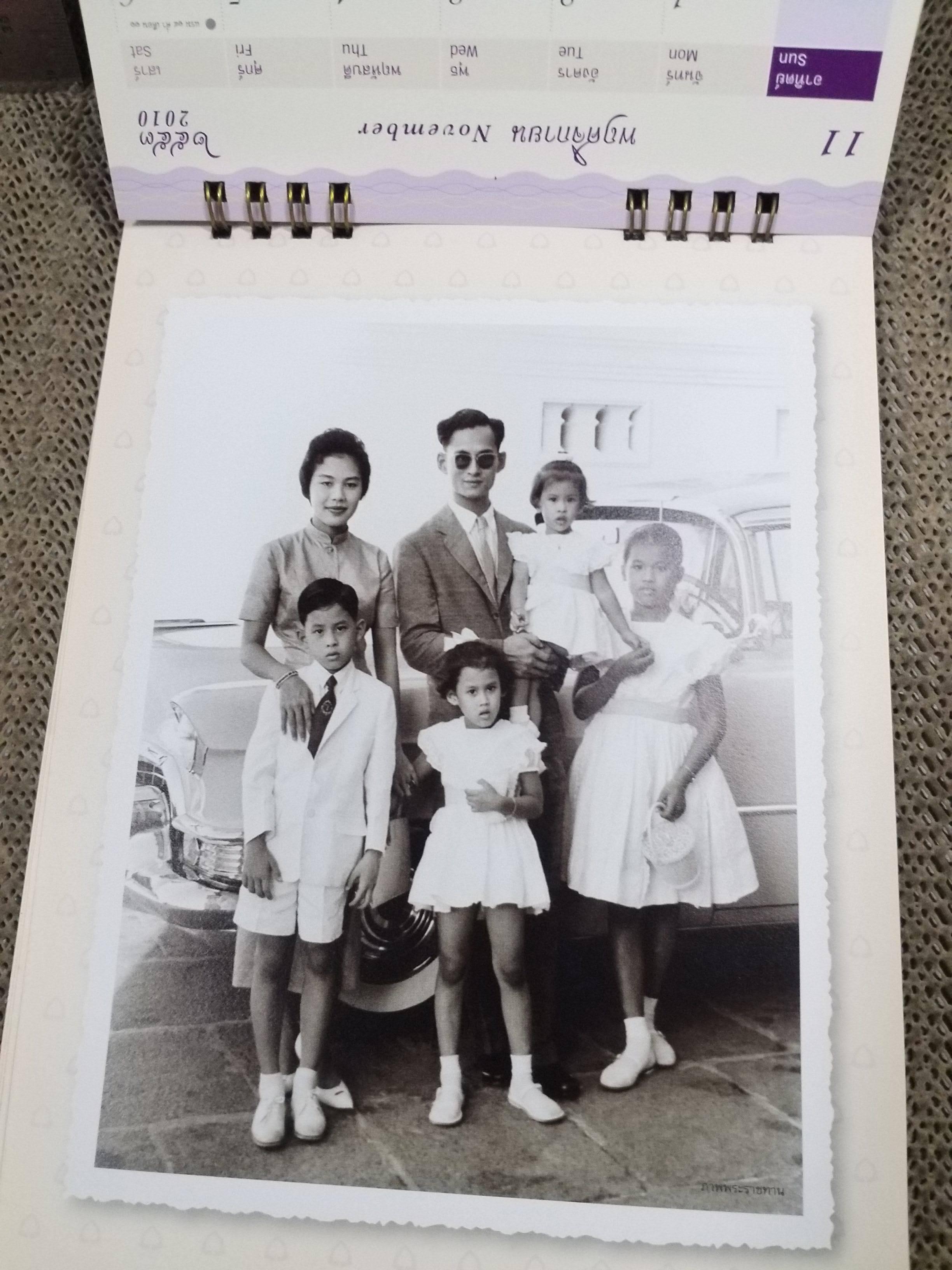 ปฏิทินตั้งโต๊ะ ปี2553 ชุด ทรงสถิตในใจชน ของ ธนาคารไทยพาณิชย์