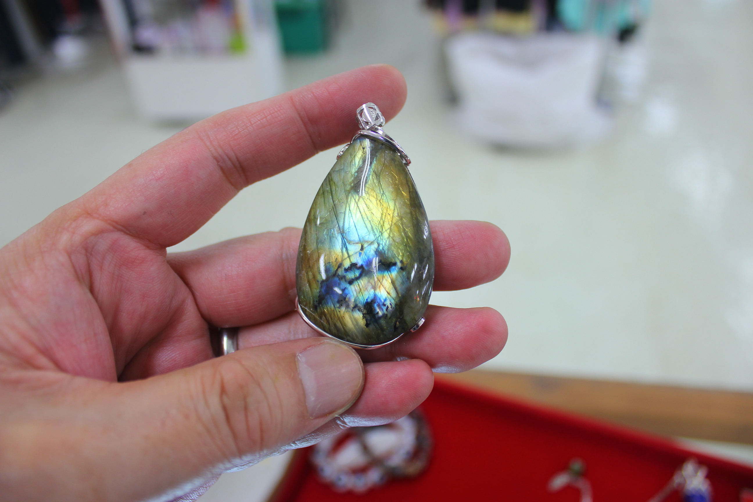 จี้ลาบาโดไลท์ ( Labradorite )
