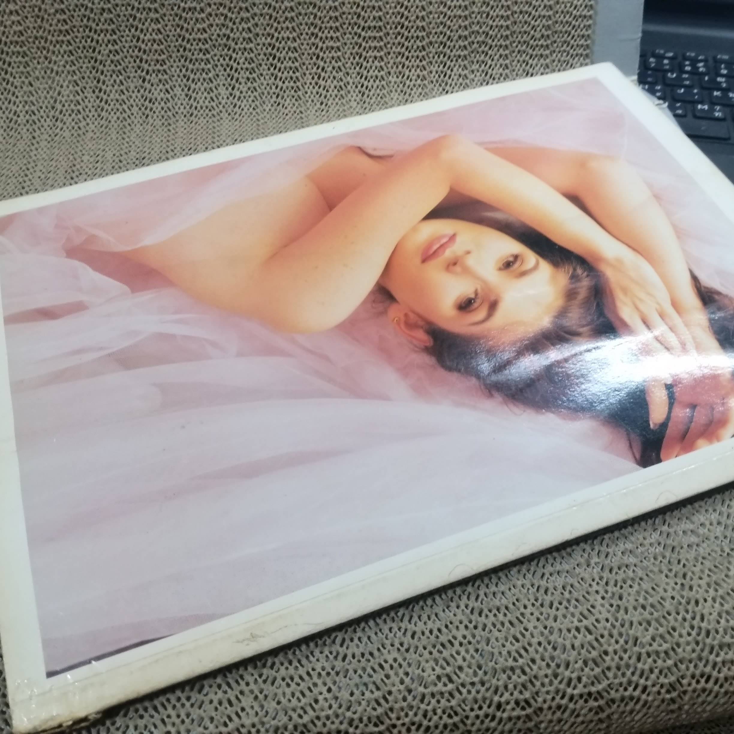 กัญญารัตน์ SEXY PHOTO ALBUM MAX SPECIAL vol.07 หนังสือมอมแมมเล็กน้อย มีคราบน้ำแผ่นหลัง 2-3 แผ่น เปิดได้ตามปกติ