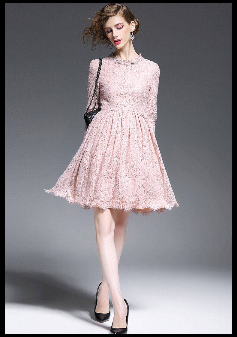 **หมดค่ะ**เดรสผ้าลูกไม้สีชมพูกะปิ แขนยาวระบายรูดช่วงข้อมือ กระโปรงทรงเอ เข้ารูปช่วงเอว สวยหวาน ติดกระดุมที่คอเสื้อด้านหลัง มีซับในเรียบร้อยค่ะ คุณภาพดีค่ะ