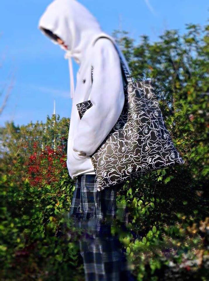 (มีกล่อง) A BATHING APE 2018 AUTUMN/WINTER COLLECTION WITH APPENDIX Big Tote Bag กระเป๋าสะพายPU ซับผ้าสายกระเป๋าเป็นผ้า ใบใหญ่แข็งแรง