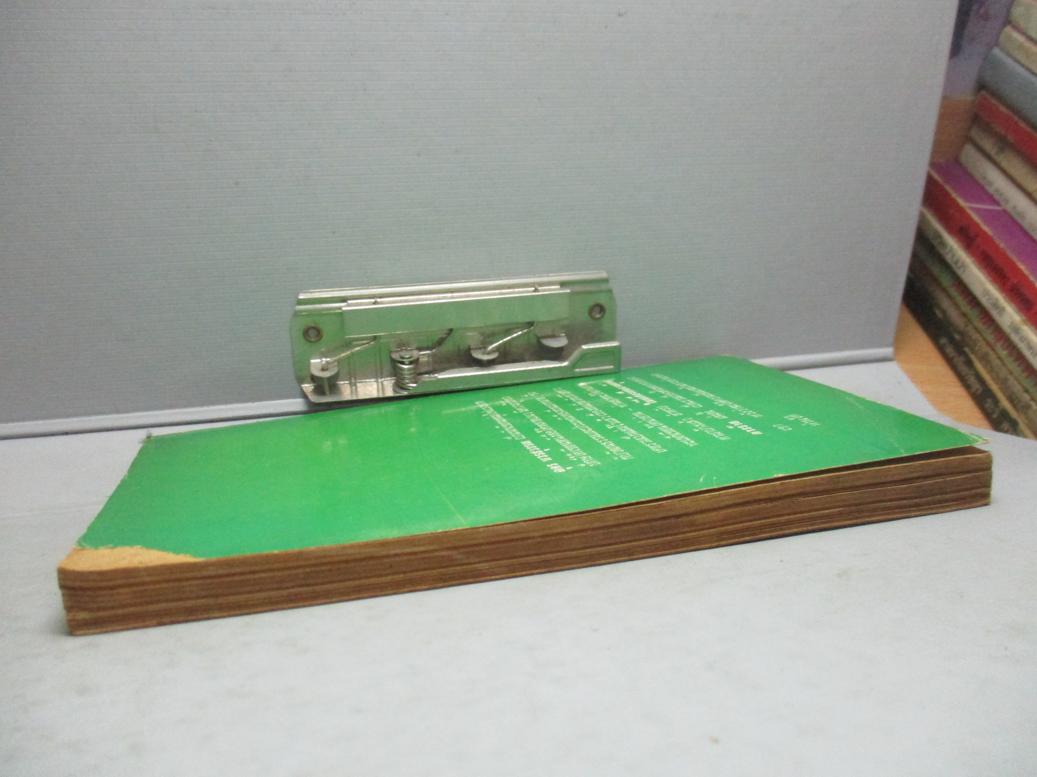 ไม่มีเสืยงปืนจากผู้ก่อการร้าย โดย อุดร บวรสุวรรณ (หนังสือบ้าน มือสอง) (สภาพ85-95%)