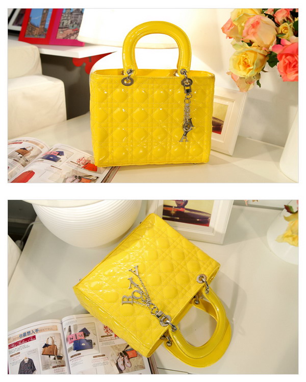 **Pre-order** กระเป๋า axixi แท้ มี 3 สี คือ สีชมพู น้ำเงิน เหลือง