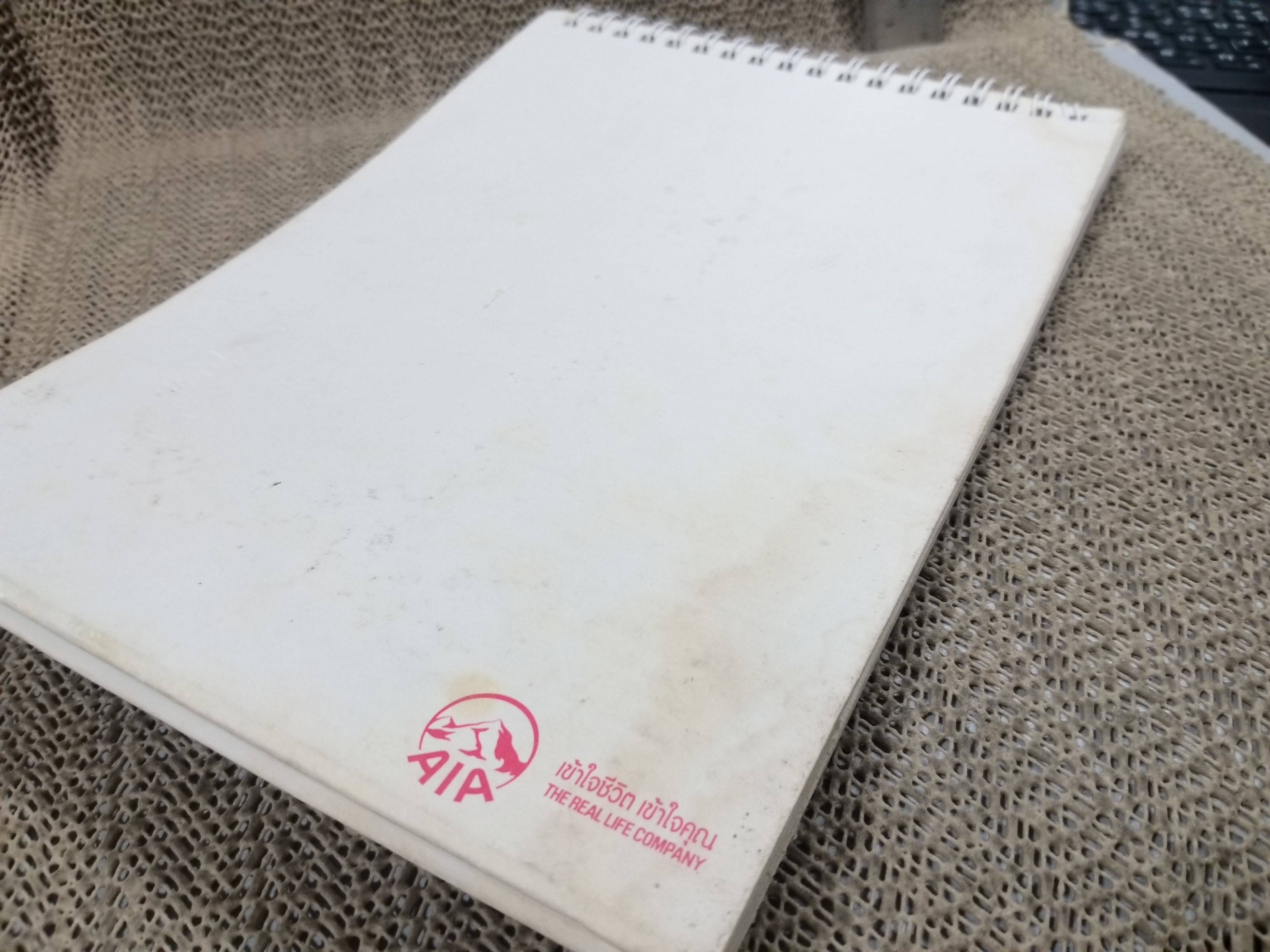 ปฏิทินตั้งโต๊ะ ปี2558 ชุด ภาพเขียนฝมือ จักรพันธุ์ โปษยกฤต ของ เอไอเอ AIA (ตำหนิมีคราบน้ำบนแผ่นแข็ง ไม่กระทบกับภาพปฏิทิน)