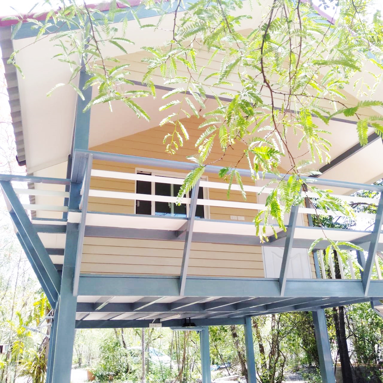 บ้านขนาด 4*7 เมตร ราคารวมเป็นเงินทั้งสิ้น 370,000 บาทพร้อมระเบียงขนาด 2*4 เมตร