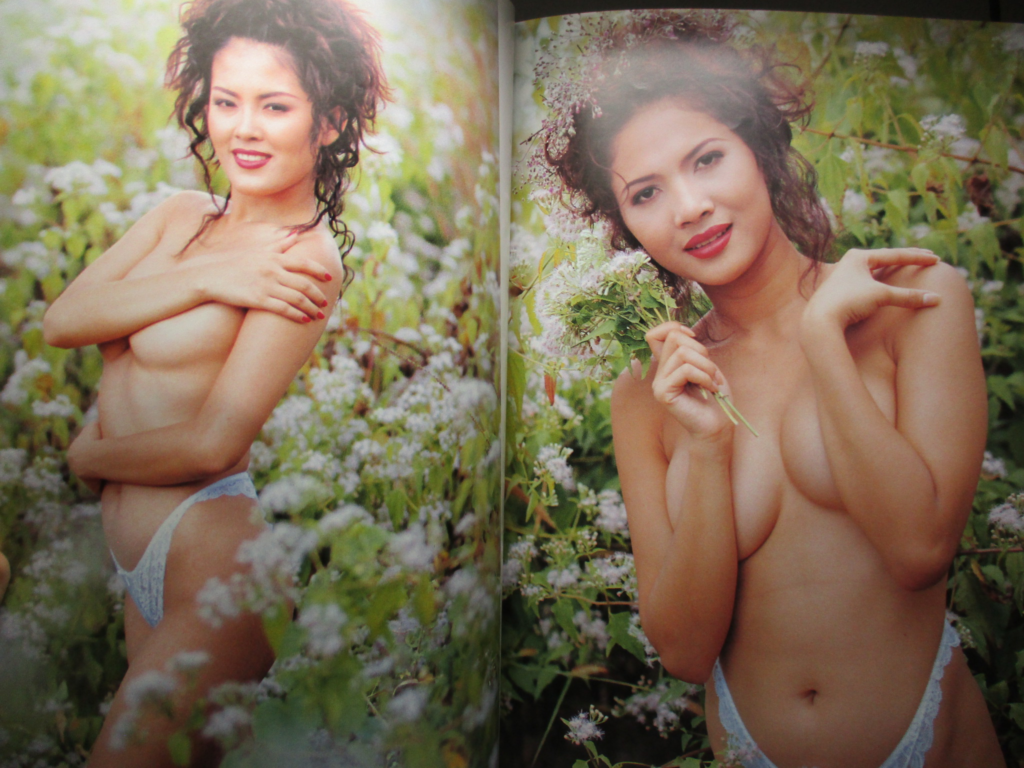 TWINS PHOTO ALBUM SPECIAL COVER GIRL JINA BOONSITA & PIYATIDA PITADAMRONG