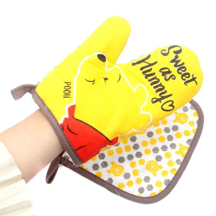Winnie the Pooh ถุงมือไมโครเวฟและแผ่นกันร้อนรองหม้อ ลายหมีพูท์ สุดน่ารัก