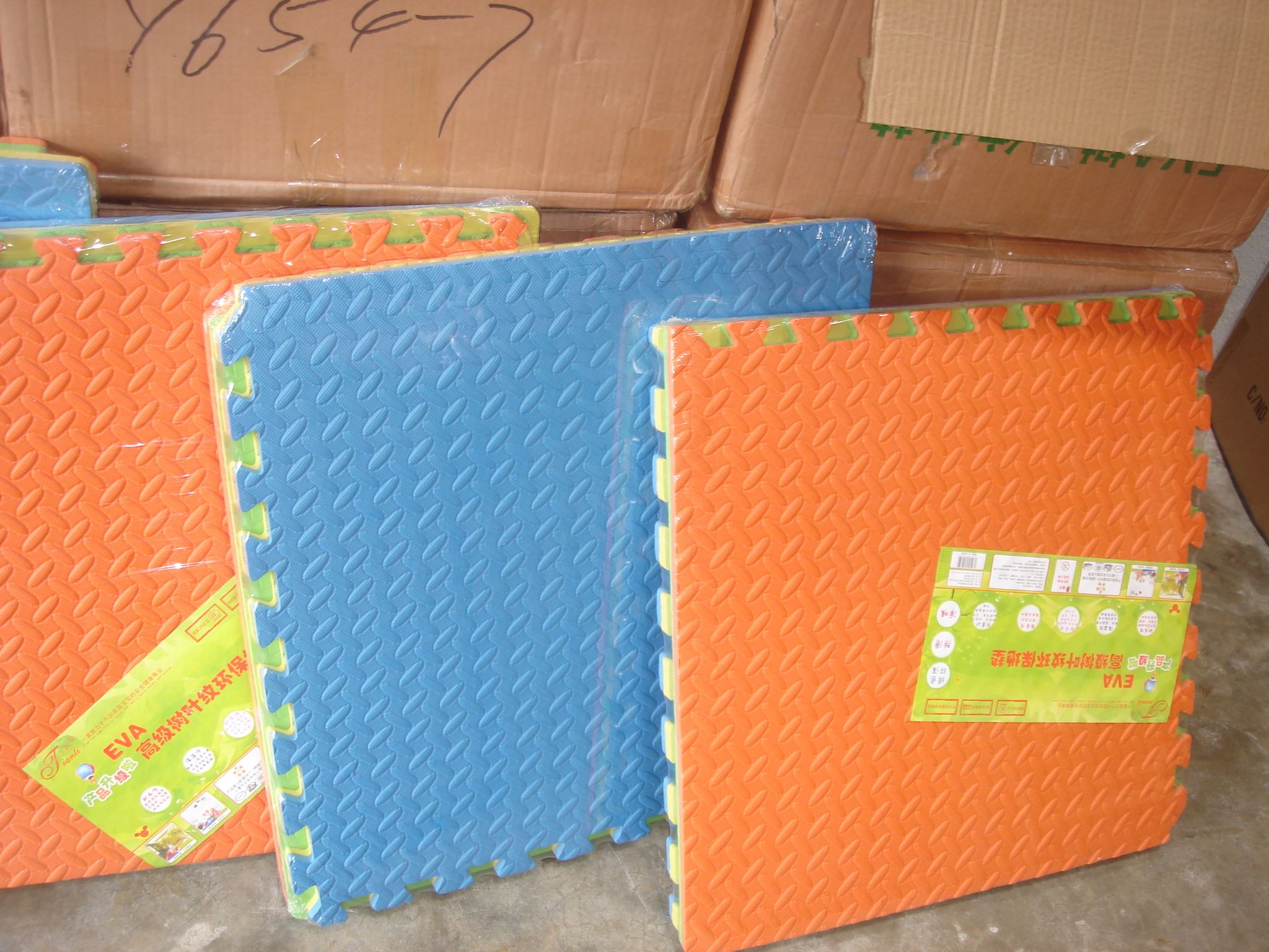 แผ่นรองคลานแบบจิ๊กซอสีพืิ้น Non-Toxic ขนาดต่อแผ่น 62 * 62 * 1.3cm