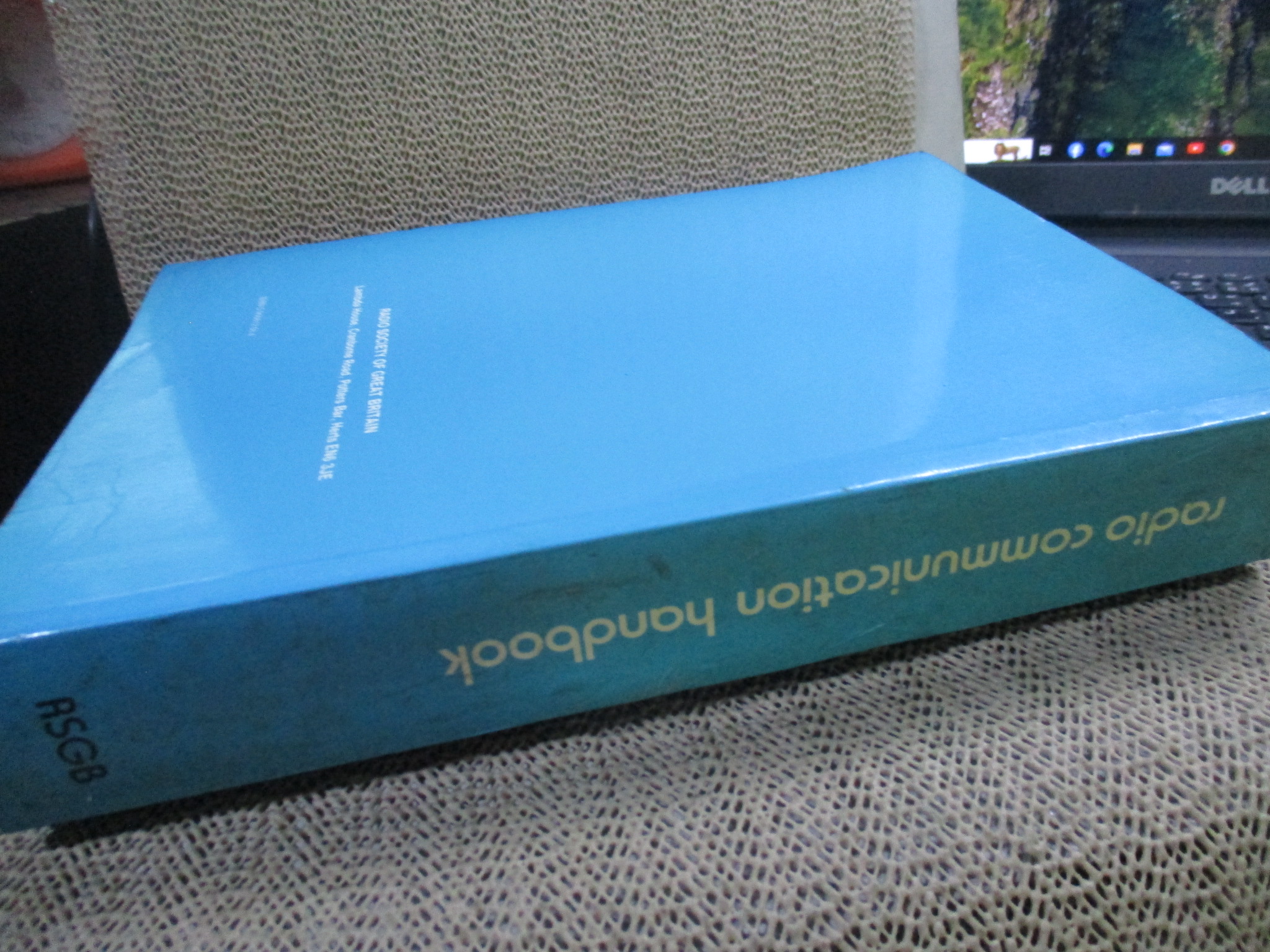 RADIO COMMUNICATION HANDBOOK โดย RSBG (RADIO SOCIETY OF GREAT BRITAIN พิมพ์5 ปกอ่อน หนา ๆ หนัก ๆ