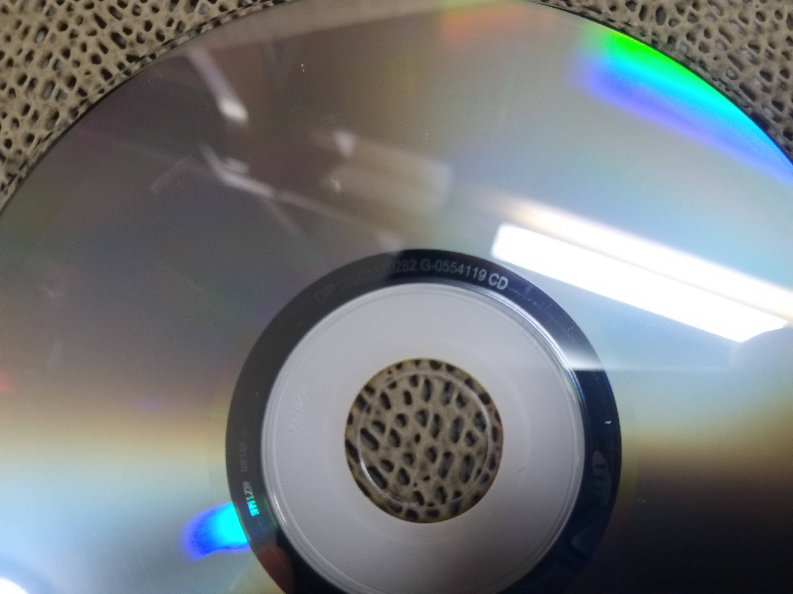 ซีดีเพลงไทยลูกทุ่ง ลูกทุ่งเพลงมันส์ พุ่มพวง กลางดวงใจ ///ปกดี แผ่นสวย