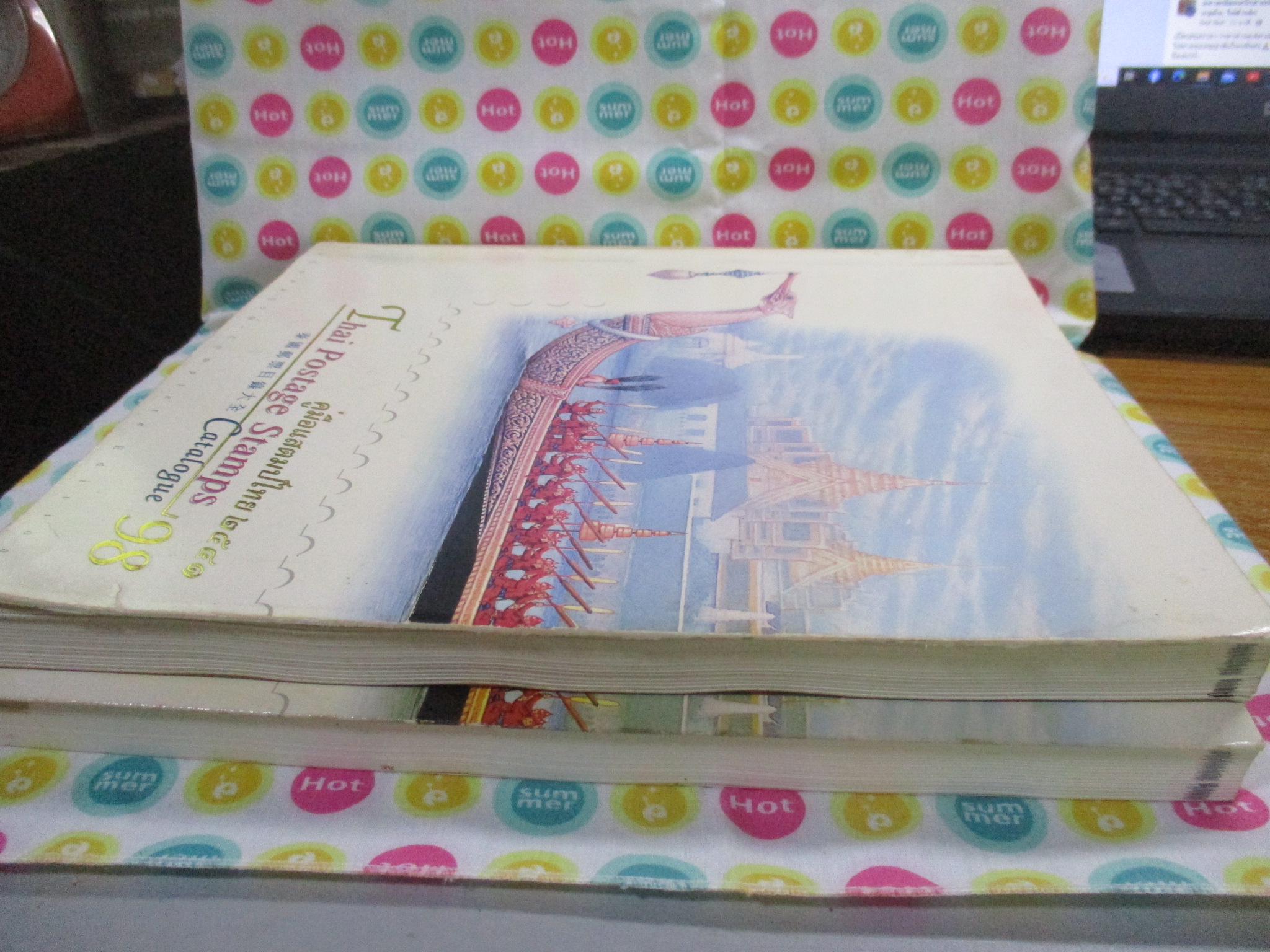 คู่มือแสตมป์ไทย ปี 2541 สภาพดี ด้านในมีรอยขีดเขียน สันกระดาษเปื้อนฝุ่น