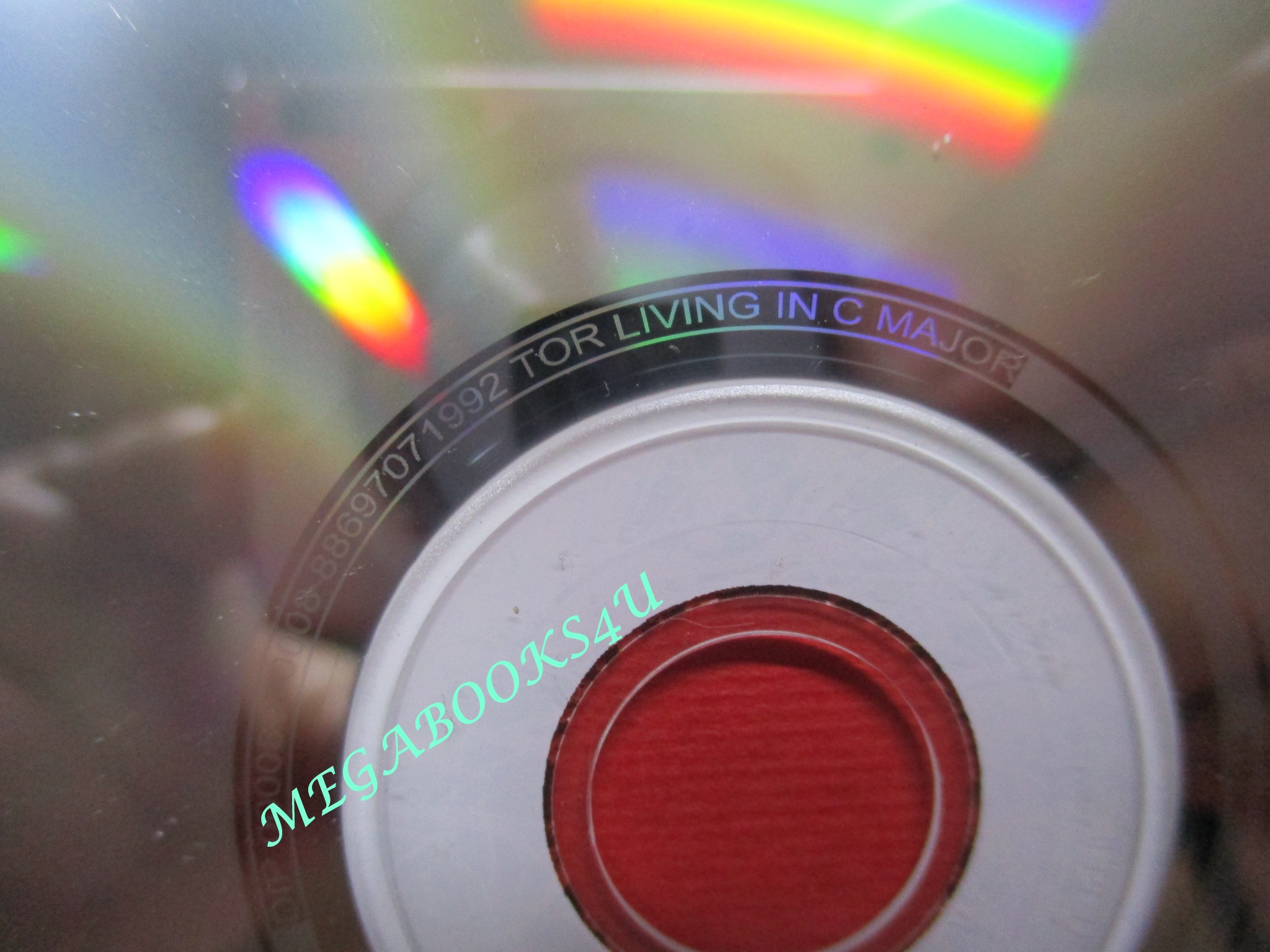 ซีดีเพลงไทยสากล โต๋ ศักดิ์สิทธิ์ อัลบั้ม Living in C Major // ปก และ แผ่นมีรอยเล็กน้อย