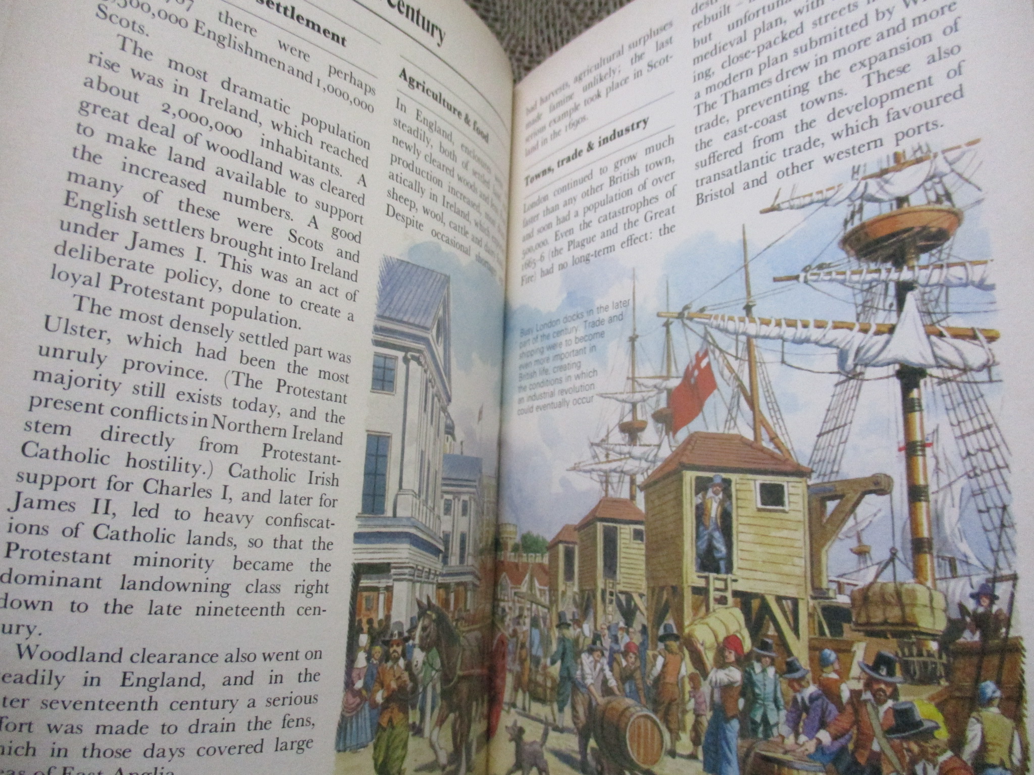 History Around Us By Harris Nathaniel (Hardcover) / HAMLYN