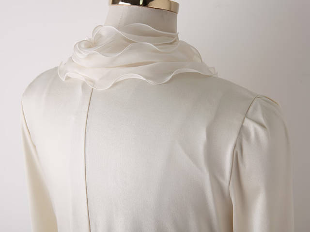 ***หมดค่ะ***เสื้อชีฟองสีส้ม ตกแต่งดีเทลที่คอด้วยผ้าชีฟองม้วนเป็นริ้วๆ แขนยาว สวยเหมือนแบบค่ะ