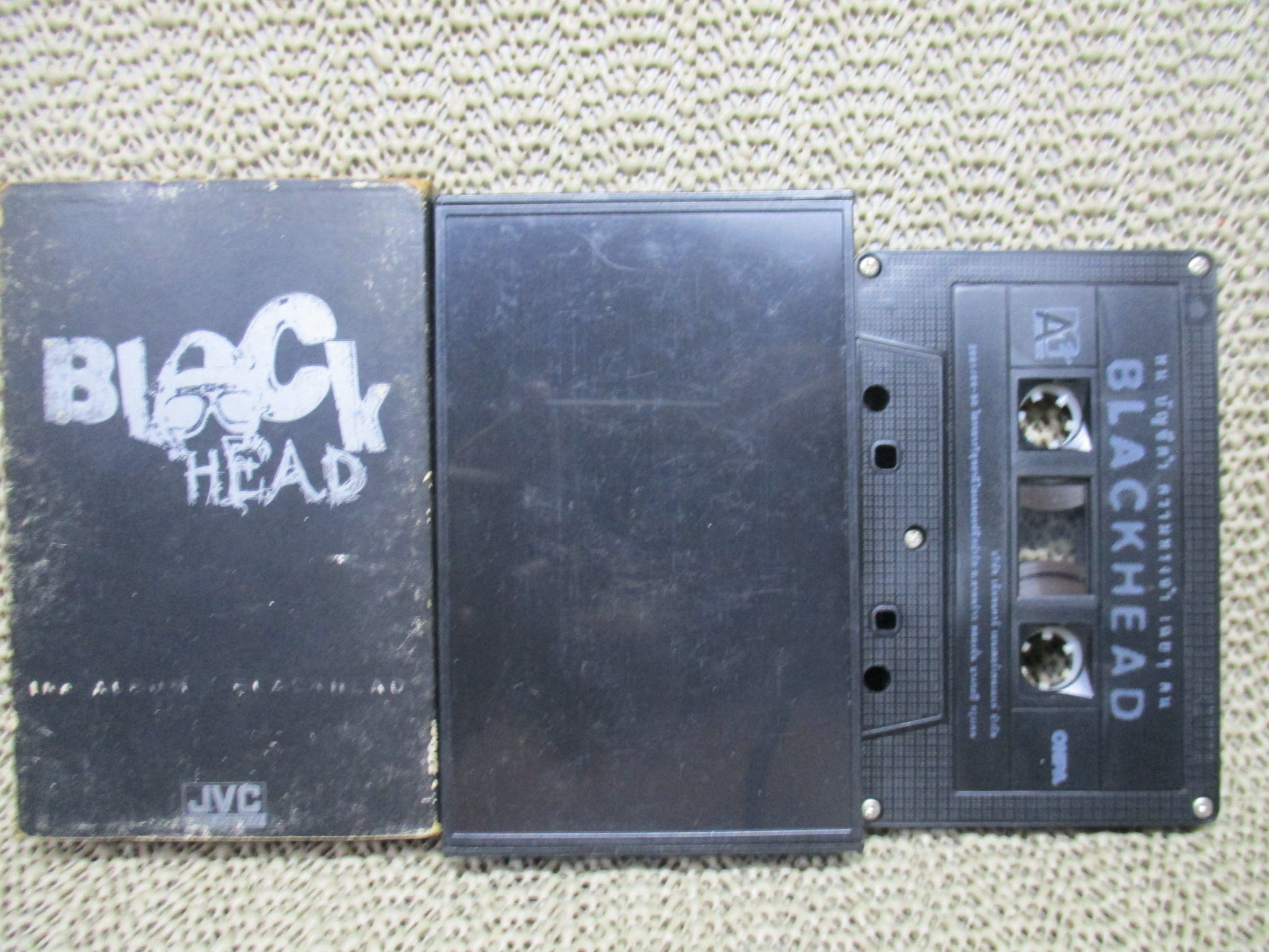 เทปเพลงไทยสากล BLACK HEAD อัลบั้ม The Album Blackhead สภาพดี ซองปกนอกเยินเล็กน้อย ตัวหนังสือชัด