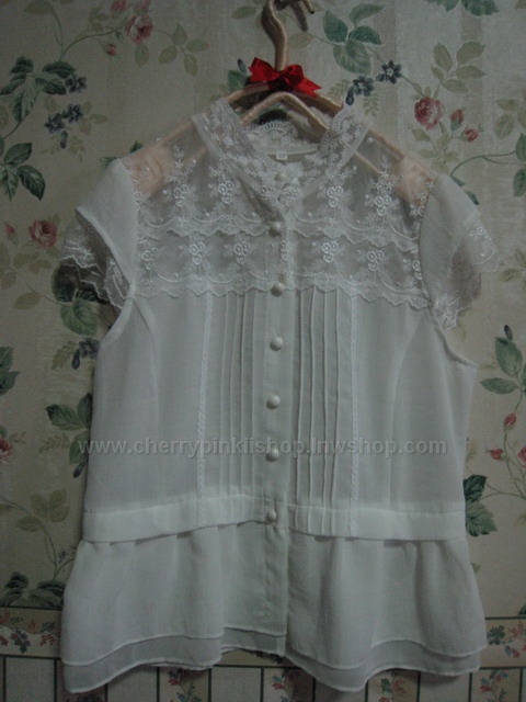 (หมดแล้วจ้า!!) เสื้อลูกไม้ สีขาว สวยไฮโซ (Sold Out)