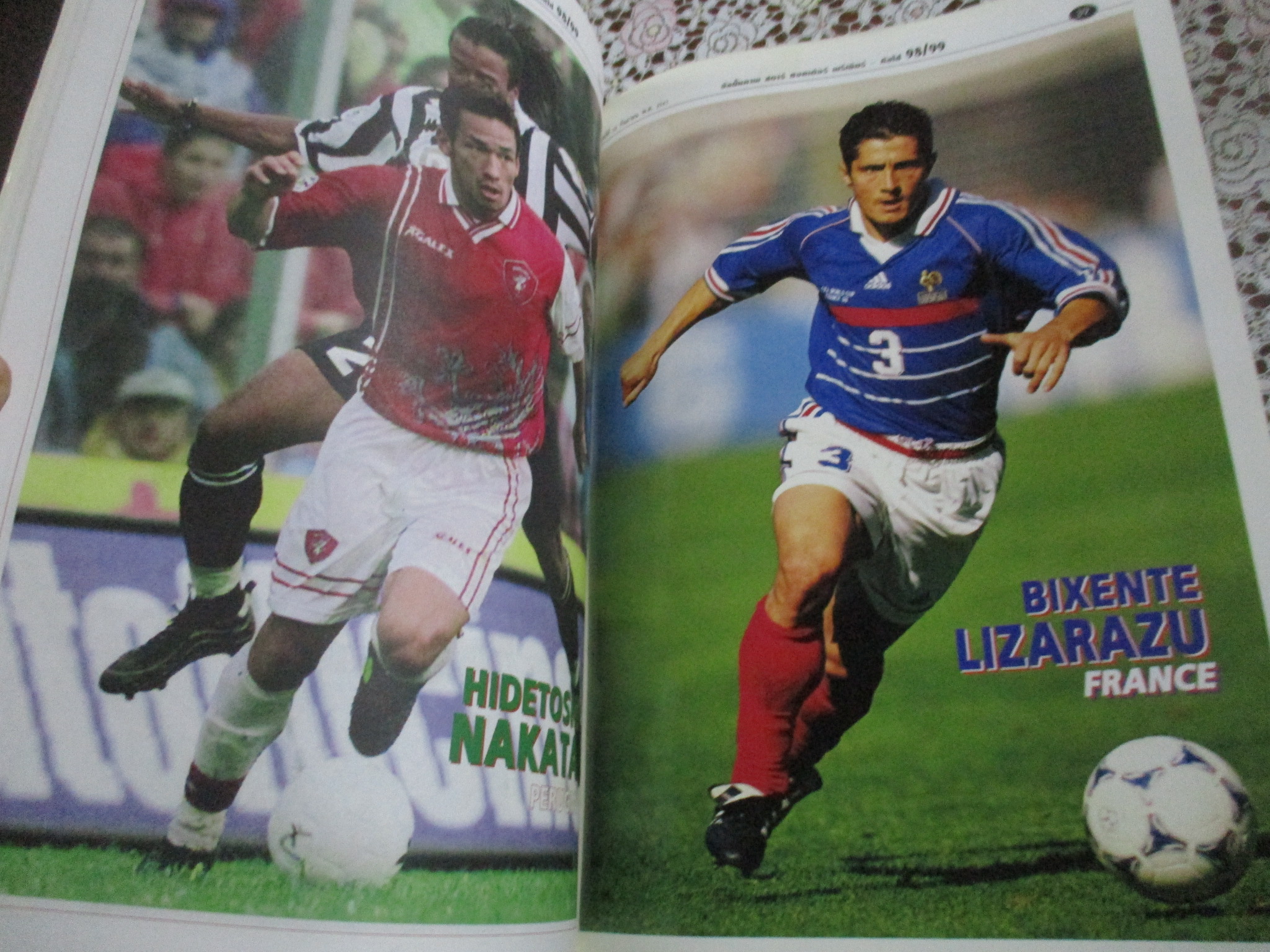 อัลบั้มภาพ จัมโบ้ สตาร์ซอคเกอร์ พรีเมียร์ บุนเดส กัลโซ่ ฉบับที่94 ปี2541 ตำหนิ ภาพสีรองปกหลังไม่มี