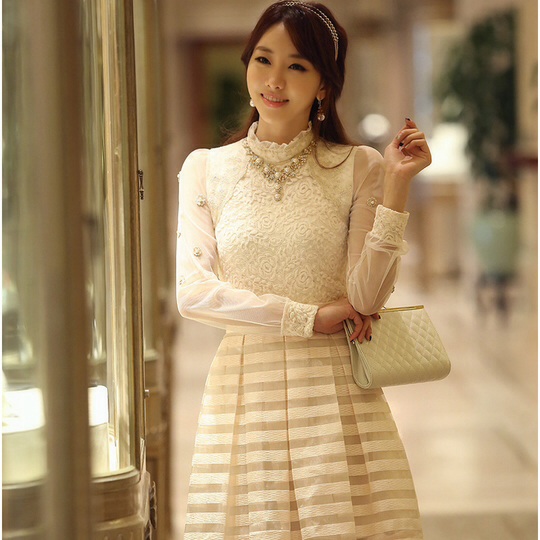 ***พร้อมส่ง***เสื้อผ้าลูกไม้สีขาว ต่อแขนเสื้อผ้าโปร่งปักมุก สวยเหมือนแบบค่ะ