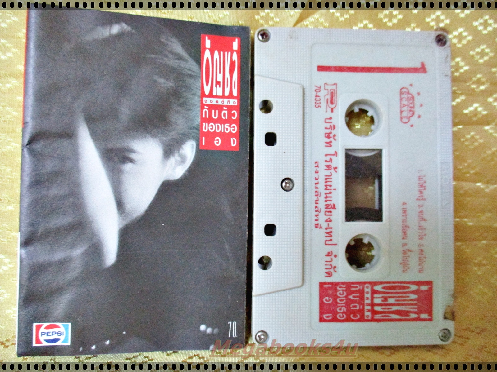 เทปเพลงไทยสากล อัญชลี จงคดีกิจ อัลบั้ม กับตัวของเธอเอง ตำหนิกระดาษปกมีคราบน้ำ