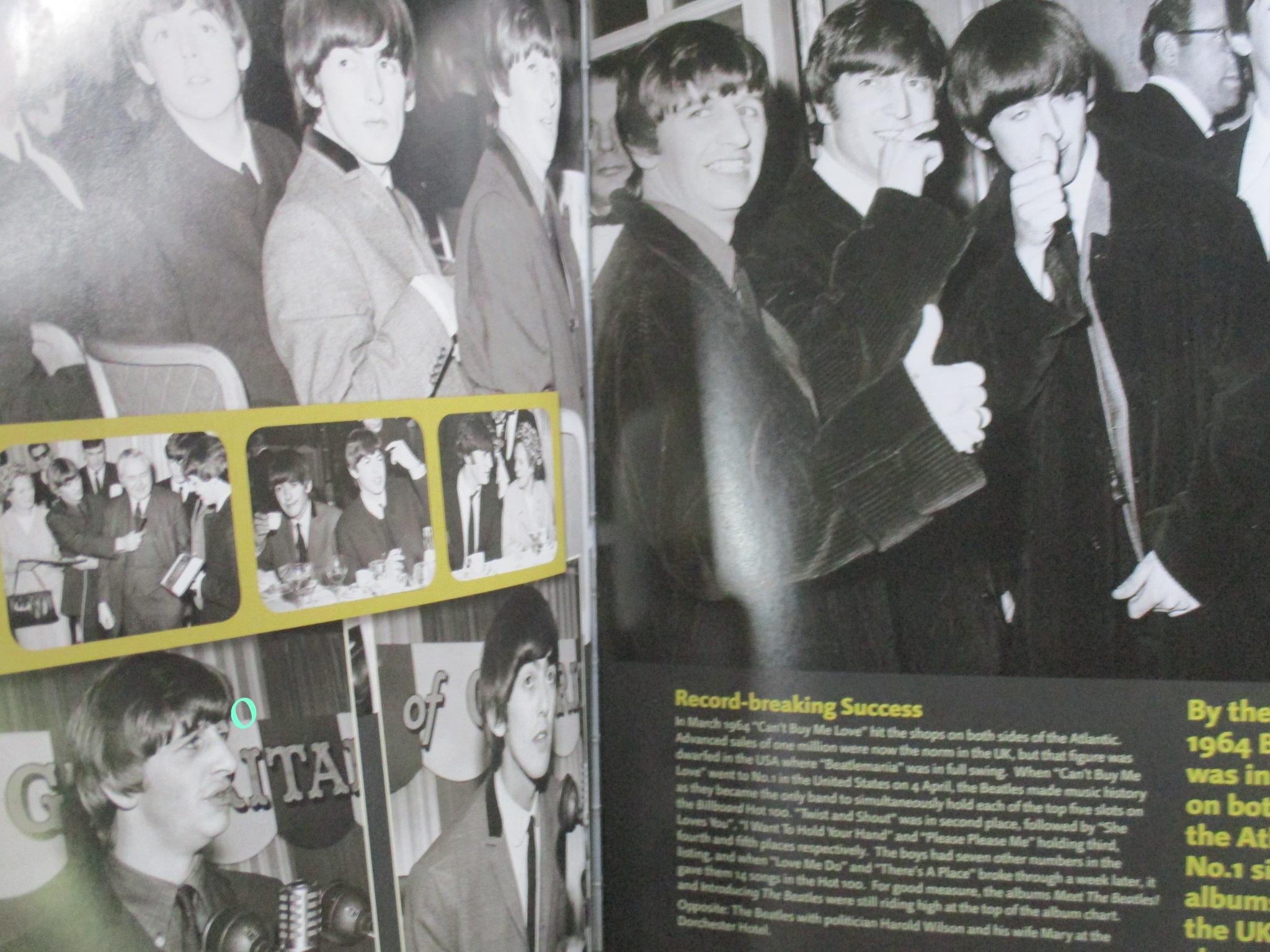 หนังสือประวัติ วงเดอะบีเทิลส์ THE BEATLES ARE COMING + CD