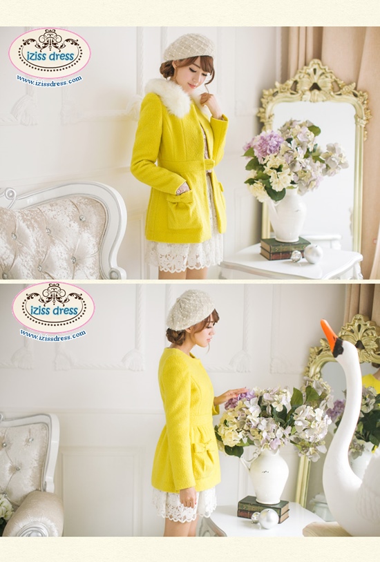 ***พร้อมส่งไซส์ S***เสื้อโค้ทกันหนาวสีเหลืองปกล้อมรอบด้วยขนเฟอร์ กระเป๋าติดโบว์ทั้ง 2 ข้าง ช่วงเอวติดมุขรูปดอกไม้ ผ่าหน้าติดกระดุมด้านใน สวยเหมือนแบบค่ะ