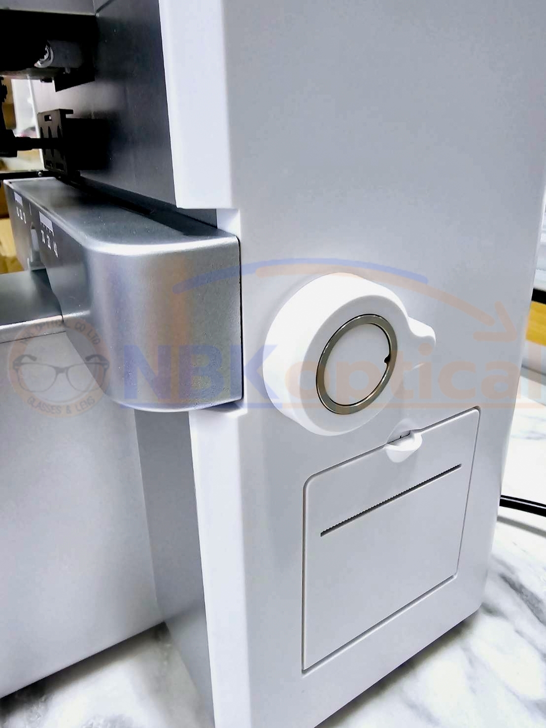 เครื่องเช็คเลนส์ออโต้ LM-900 Lensmeter